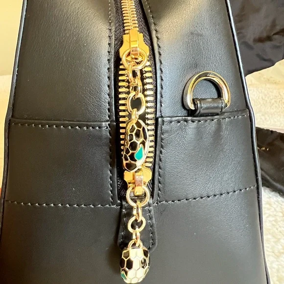 Authentic Bvlgari black leather top handle bag - Picture 4 of 11